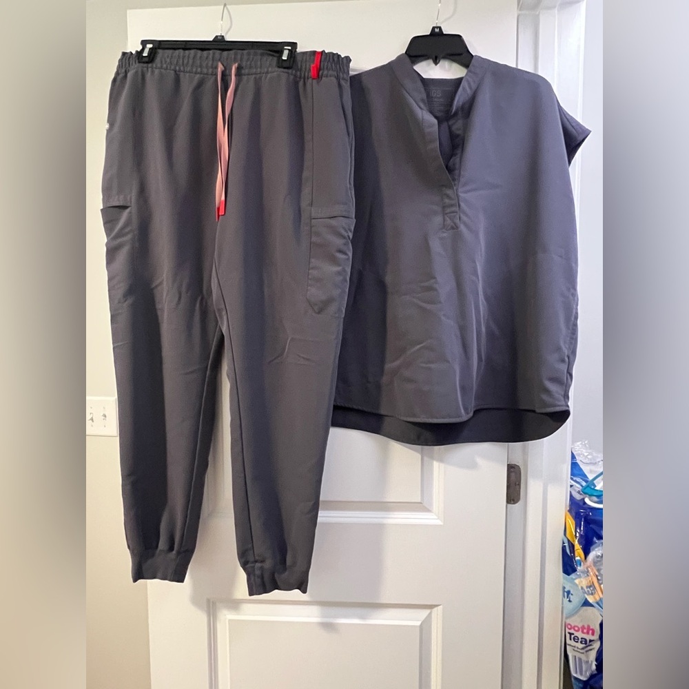 Figs Charcoal Gray Women's XL Jogger Pants & XL Rafaela Top Set
